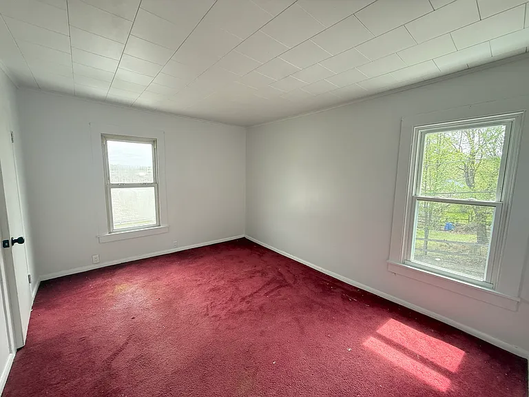 358 Russell St — Photo 7