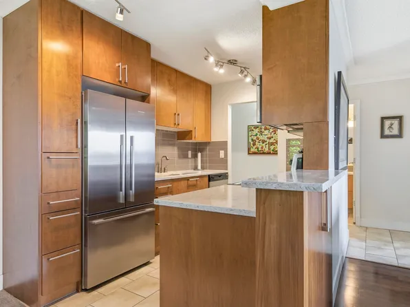 340 3rd St W #222, North Vancouver, BC V7M 1G4