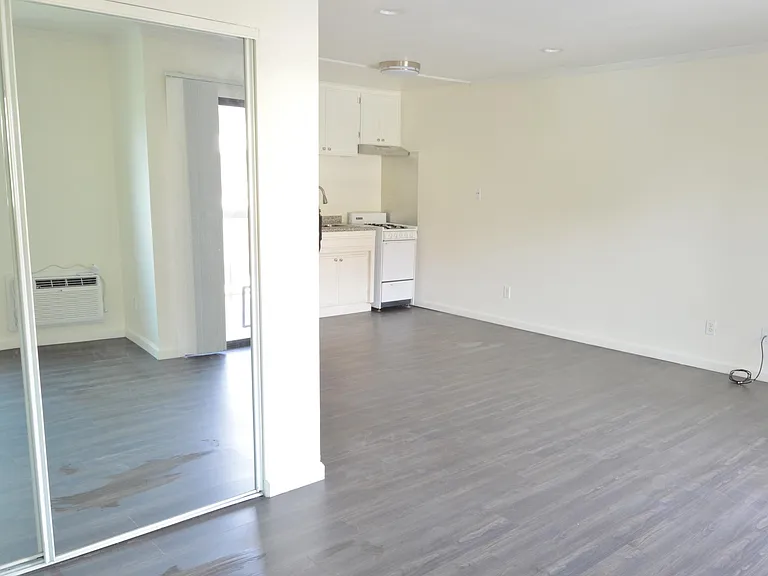 1600 W Carson St #104 — Photo 14