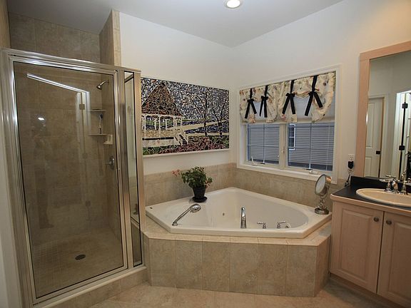 2nd image of 45 Hyacinth Ln