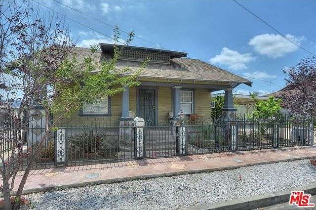 1st image of 916 Aragon Ave