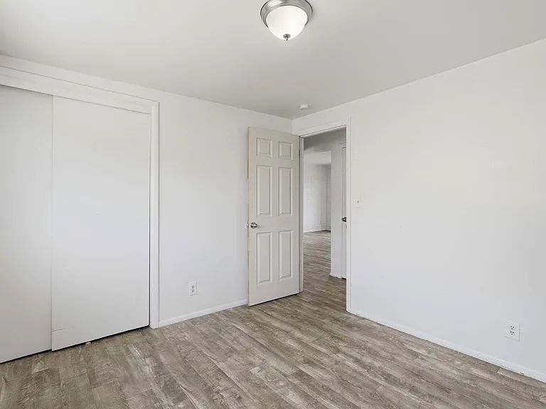Towne Apartments — Photo 34