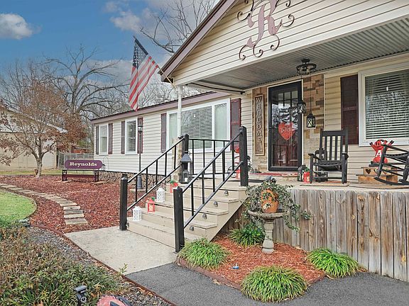 3rd image of 6805 Oxford Dr