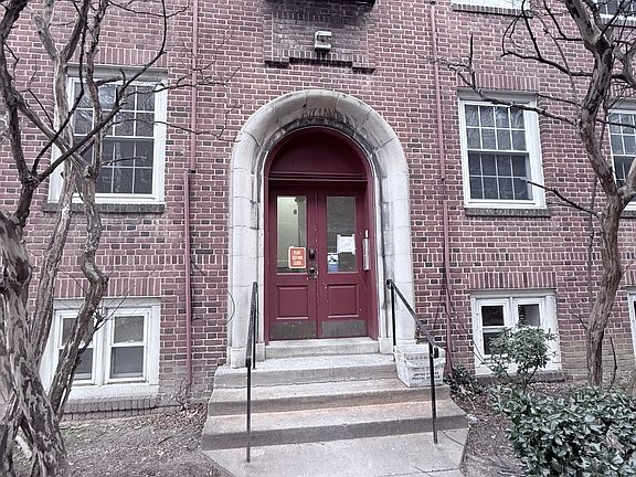 2nd image of 2200 Park Ave APT 1A