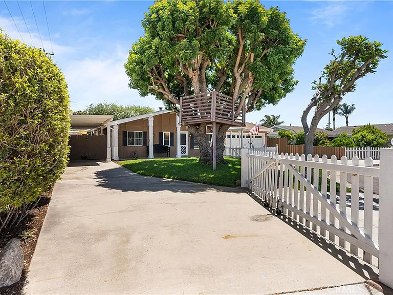 9472 Karen Cir — Photo 26