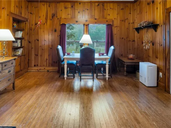 2103 N Thomas Ave, Newton, NC 28658