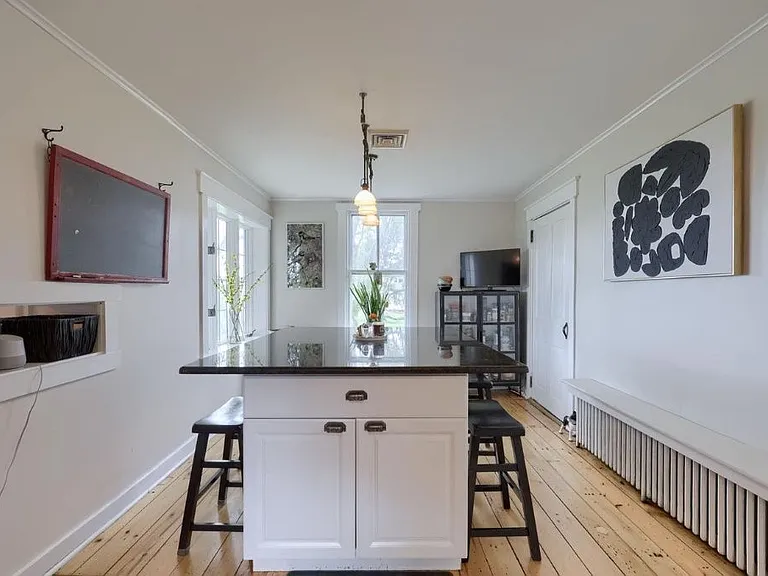 2047 Jarvis Rd — Photo 10