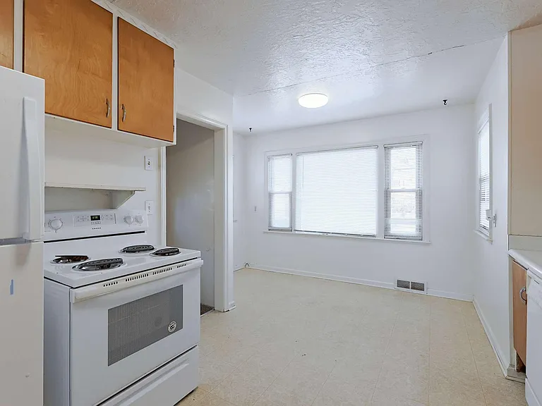 940 S 48th St — Photo 8