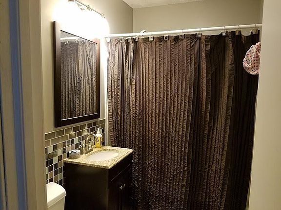 3rd image of 193 Manor Cir