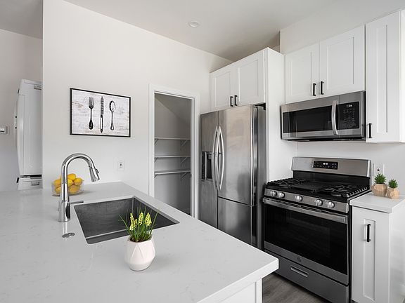 3rd image of 4915 54th St