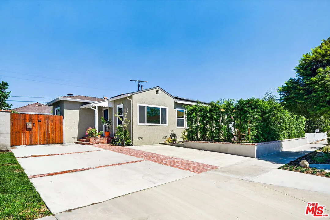 2 bed, 1.0 bath, 800 sqft, $3,095 — Photo 2