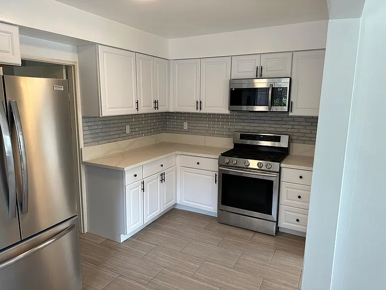 153 S Swall Dr — Photo 11