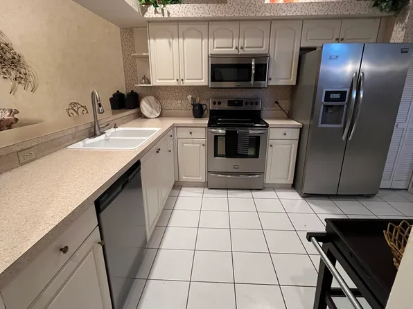 5712 Cottonwood St, Bradenton, FL 34203