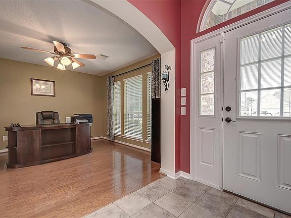 3rd image of 9719 Piney Point Cir