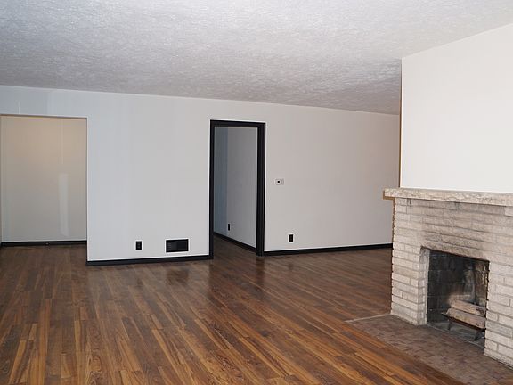 5th image of 4015 Devon Dr