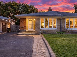 3314 Queen Frederica Dr, Mississauga, ON L4Y 3B2