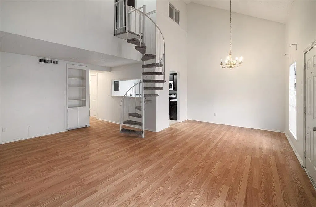 4 bed, 3.0 bath, 1600 sqft, $2,800 — Photo 2