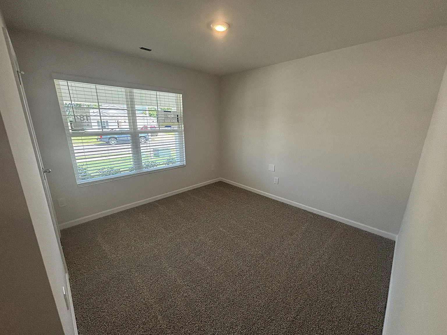 4 bed, 1841 sqft, $1,915 — Photo 4