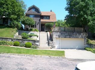 918 S 3rd St, Burlington, IA 52601