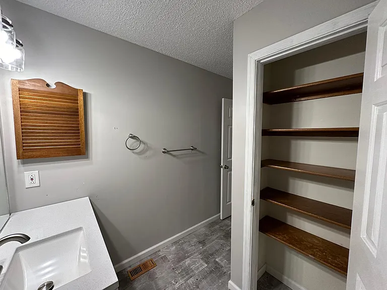 792 Quesnel Dr — Photo 21