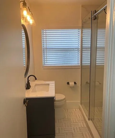 360 E Kings Way — Photo 22