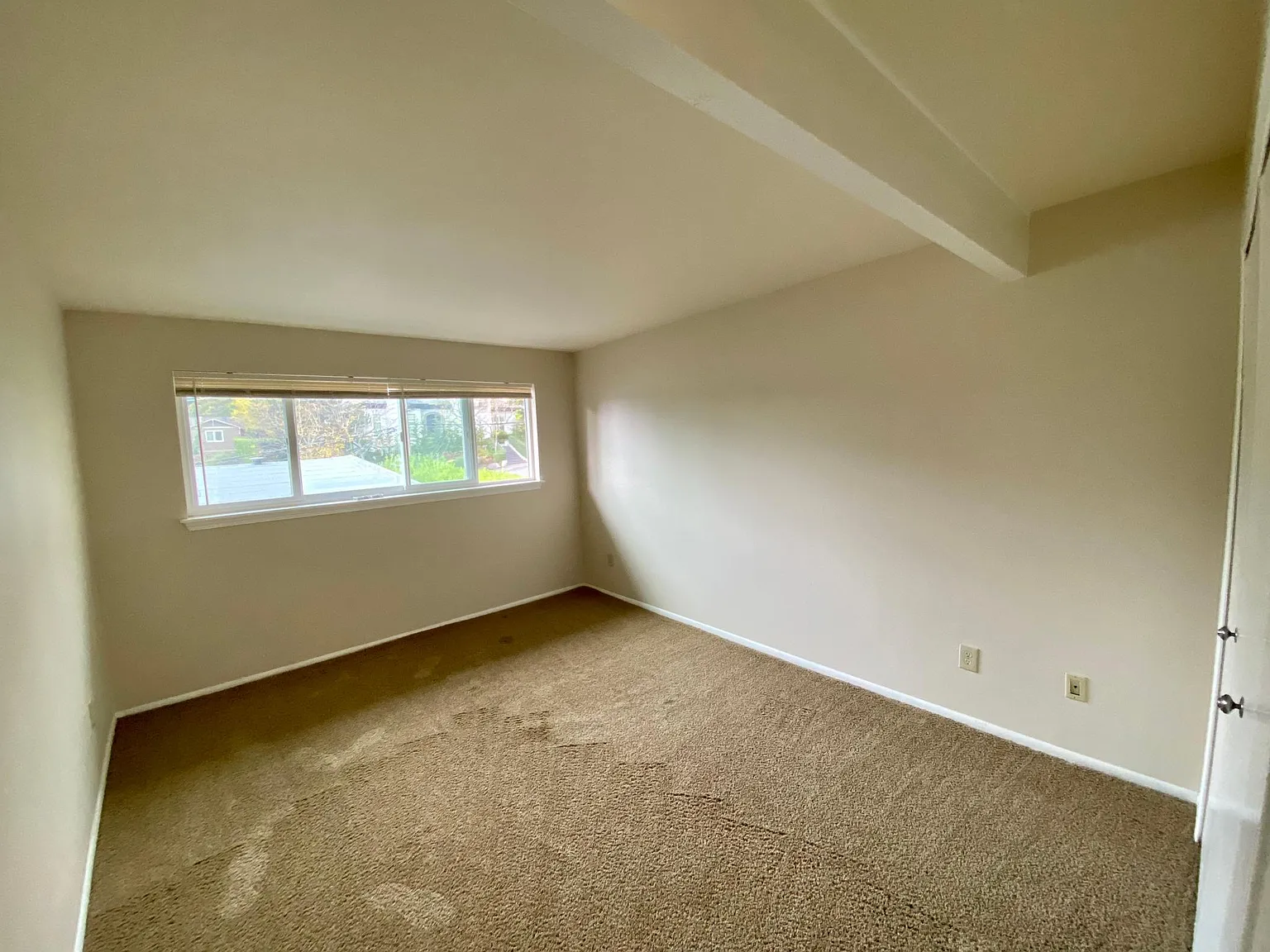 9910 Lake Washington Blvd NE — Photo 3