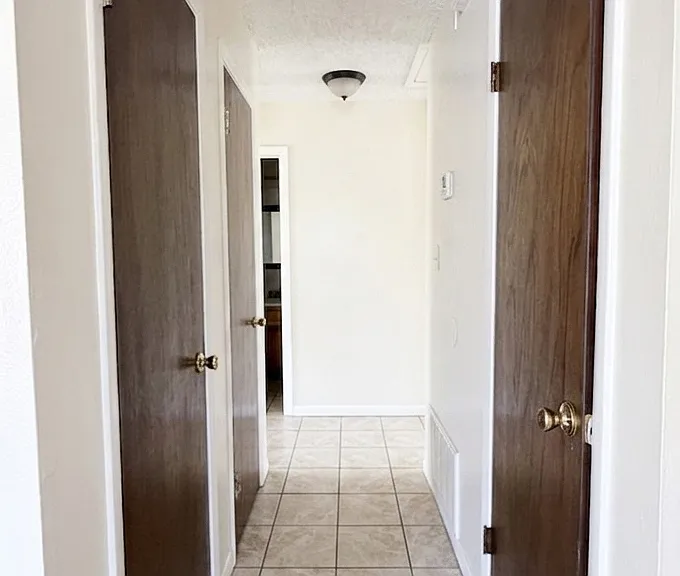 535A S 61st Ave — Photo 2