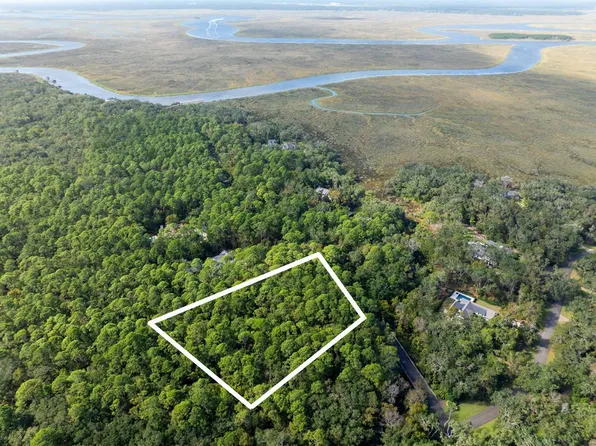 297 Pikes Bluff Dr, Saint Simons Island, GA 31522