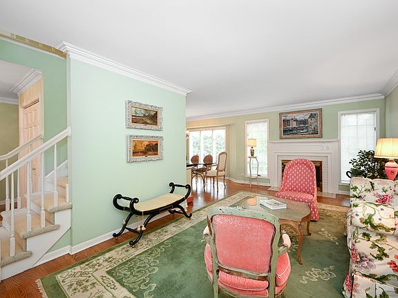 5th image of 898 Saddlewood Dr