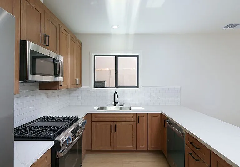 2121-2123 Glenada Ave #2121 — Photo 11