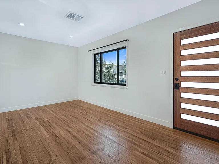 656 Ozone St — Photo 1