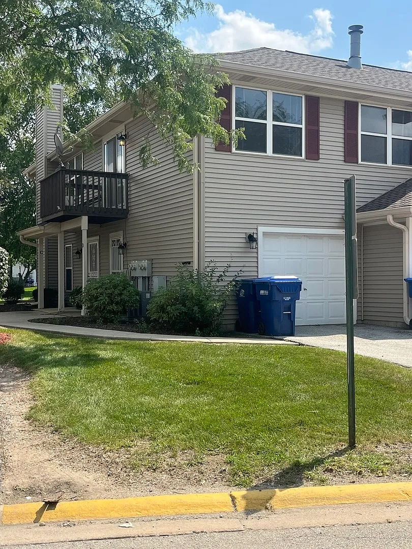 2 bed, 1200 sqft, $1,750 — Photo 1