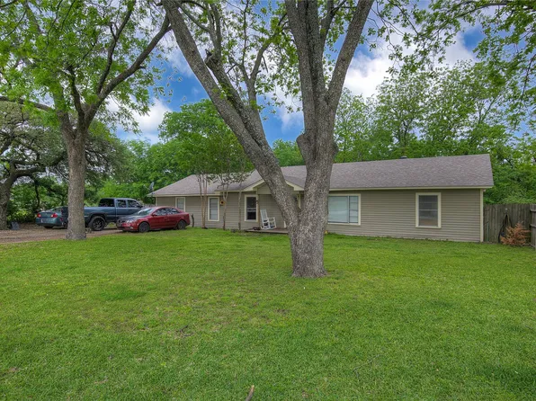 601 N 4th St, Wills Point, TX 75169