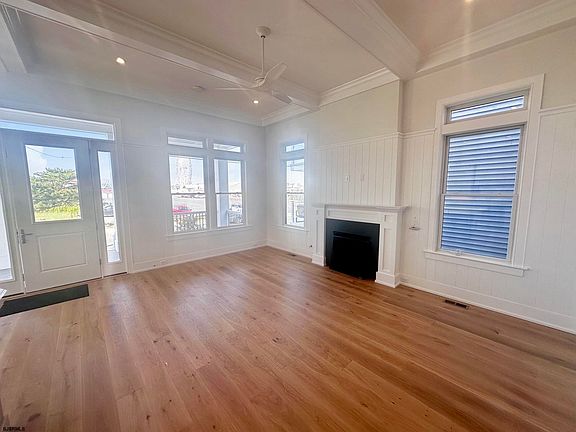 5th image of 917 5th St #1