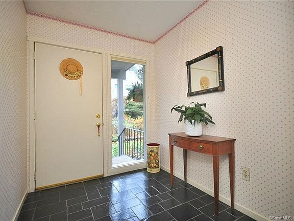 4th image of 77 Byron Dr #77