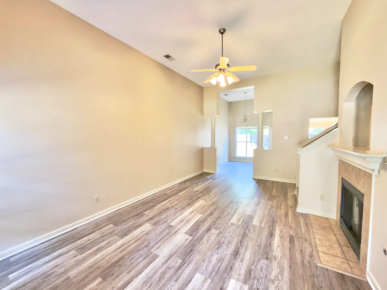 3 bed, 2.5 bath, 1695 sqft, $1,850 — Photo 2
