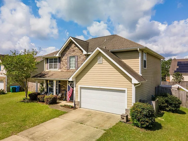 313 Scotch Pine Ln — Photo 2
