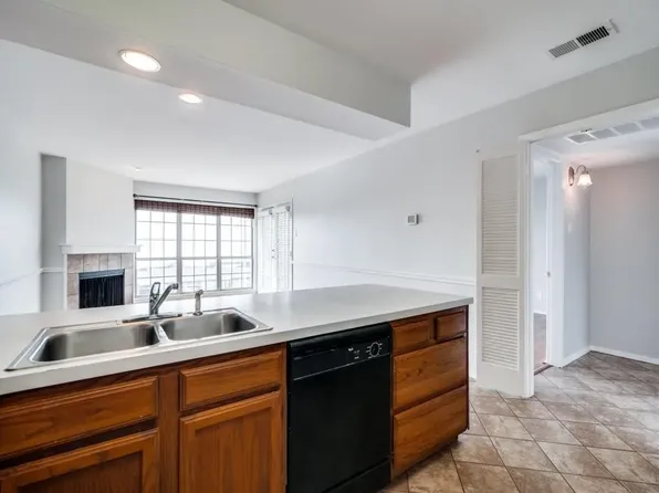 240 Henry M Chandler Dr, Rockwall, TX 75032