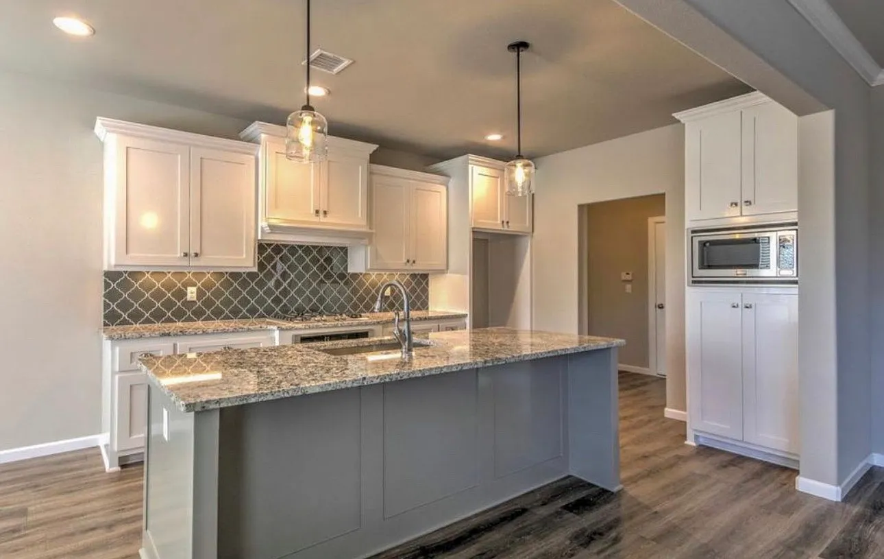 4 bed, 2.5 bath, 2700 sqft, $2,900 — Photo 3