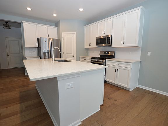 5th image of 1029 Draper Rd