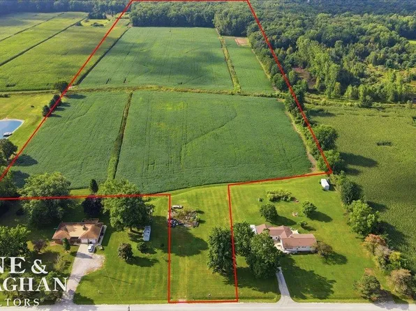 6733 Trumble Rd, Saint Clair, MI 48079