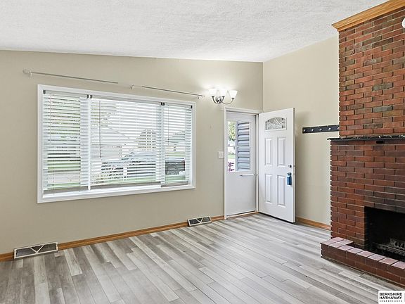 5th image of 458 N Birchwood Dr