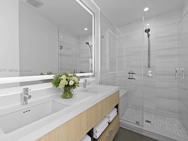 851 NE 1st Ave #Penthouse 5700 — Photo 34