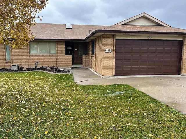 2112 W Bowling Ave — Photo 1