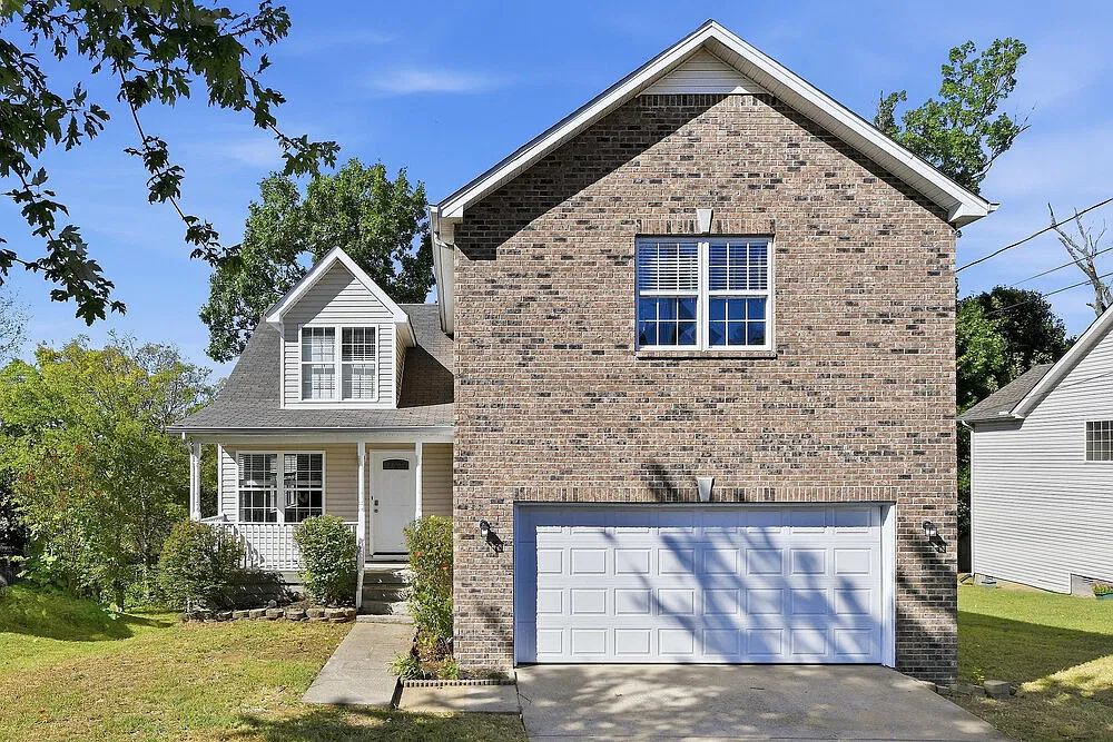4 bed, 2.0 bath, 1564 sqft, $2,100 — Photo 1