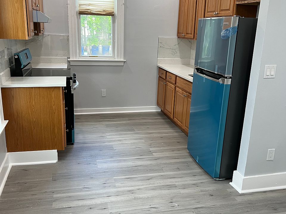 1st image of 220 Sherman Ave #5