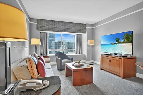 1435 Brickell Ave Photo 1