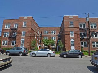 17 Gaynor Ave APT 2A, Manhasset, NY 11030