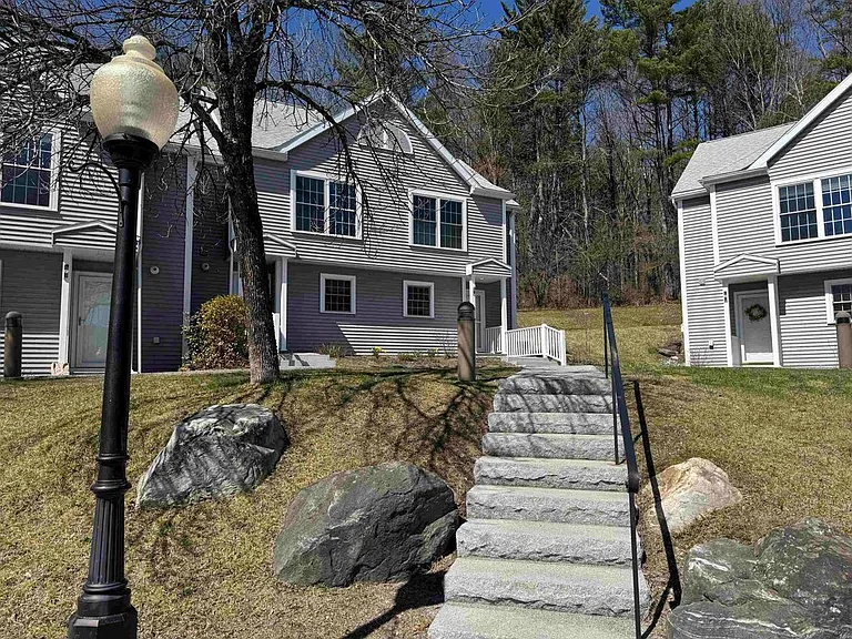 158 Riverside Hts #Townhouse 7 — Photo 1