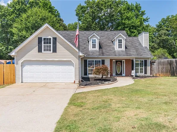 4872 Hunt Club Dr, Flowery Branch, GA 30542
